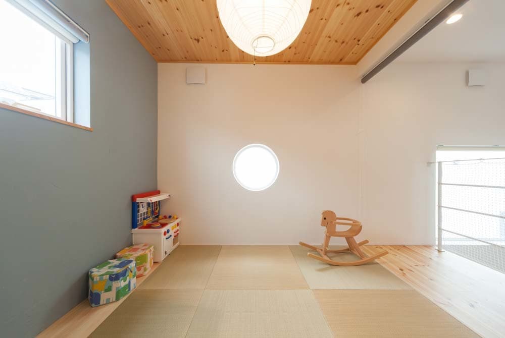 アクセント壁と琉球畳で優しい和室
