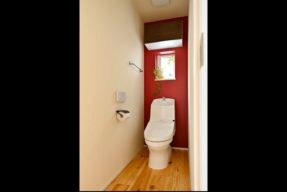 アクセント壁のトイレ