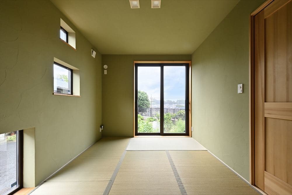 すっきりとした珪藻土壁の和室